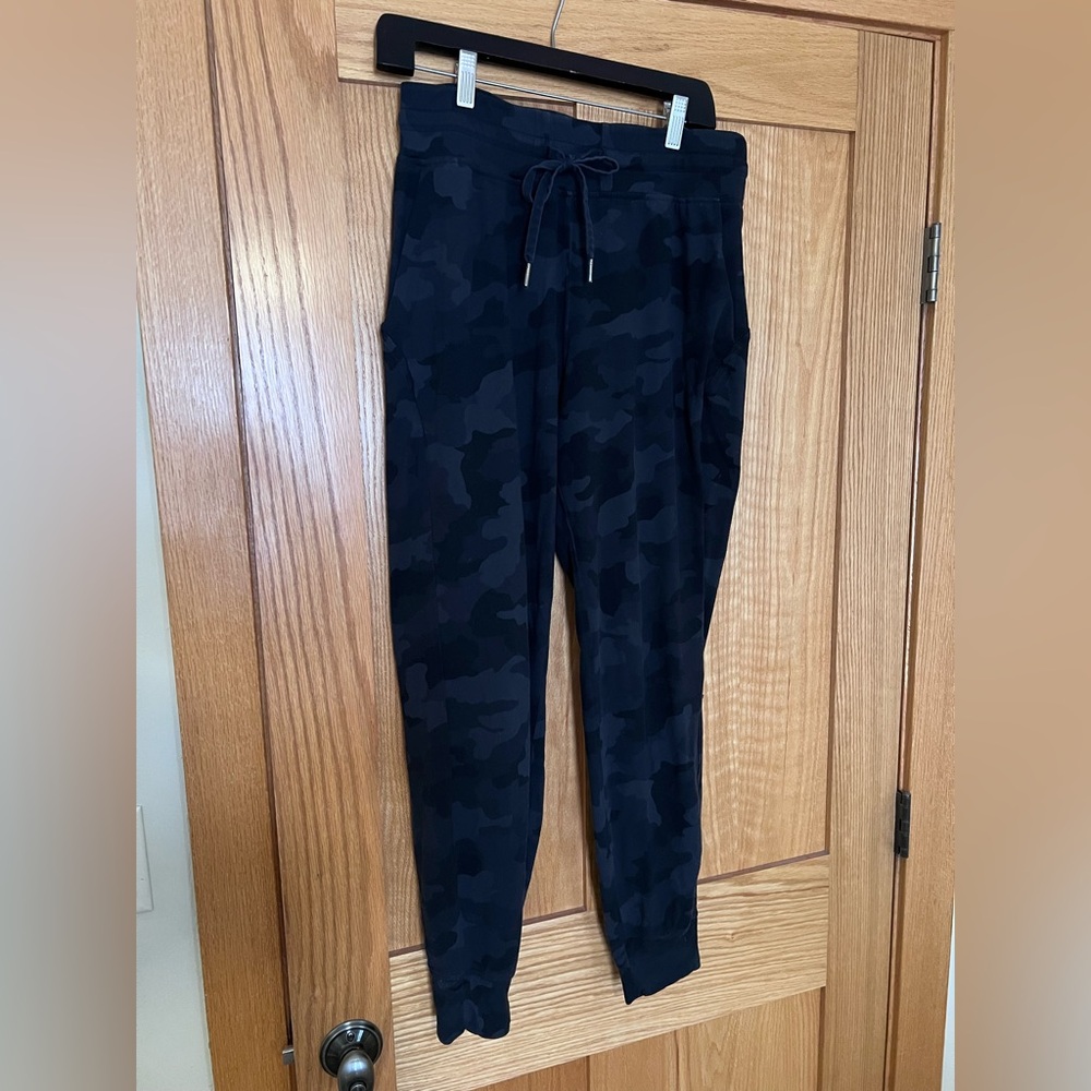 lululemon Jogger Black Camouflage high-rise with pockets